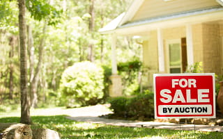 How Property Auctions Work in the U.S. and How Professionals Can Profit